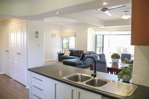 'Top Tier' Dog Friendly Holiday Home - Port Augusta Accommodation 2