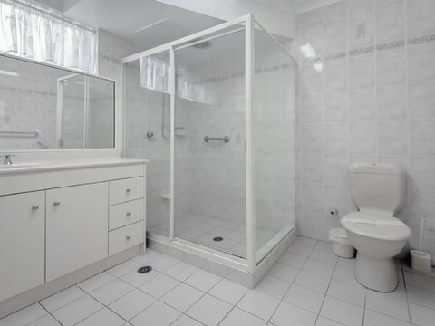1 'Laman Lodge', 15 Laman Street - Stunning Air Conditioned Unit With Water Views And WIFI - Port Augusta Accommodation 1