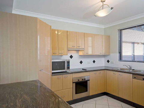 1 'Seaside Splendour' 137 Soldiers Point Road - Beautiful Unit On The Waterfront - Port Augusta Accommodation 2