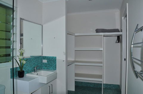 10 Double Island Drive - Modern Family Home, Centrally Located, Swimming Pool & Outdoor Area - Port Augusta Accommodation 2