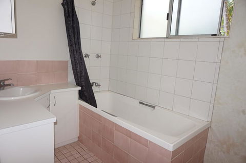 11 Bomburra Court - Rainbow Beach, Comfortable Beach House, Plenty Of Boat Parking - Port Augusta Accommodation 1