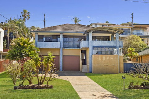 143 Matthew Flinders Drive, Port Macquarie - Port Augusta Accommodation 1