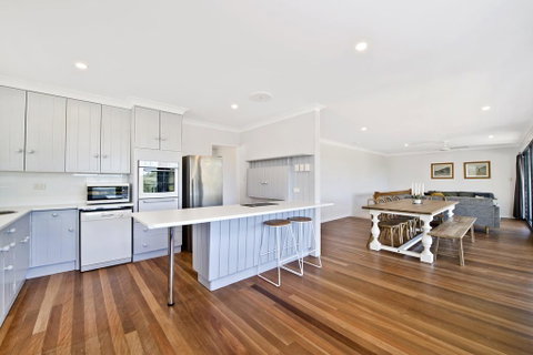 143 Matthew Flinders Drive, Port Macquarie - Port Augusta Accommodation 3