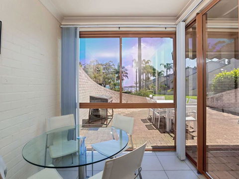16 'The Moorings' 4 Cromarty Road - Waterfront Property With Pool & Air Conditioning - Port Augusta Accommodation 3