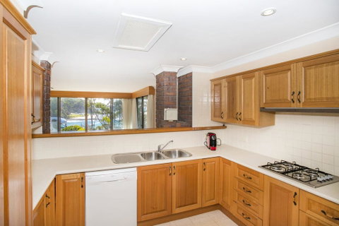 16 Shipton Cres - Secluded Away - Port Augusta Accommodation 1