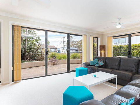 2 'Peninsula Waters' - Three Bedroom Unit With Spacious Private Courtyard & WIFI - Port Augusta Accommodation 2
