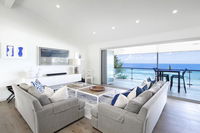 2 Arakoon Crescent