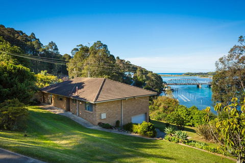 2 Water Crescent - Retro Haven - Port Augusta Accommodation 0