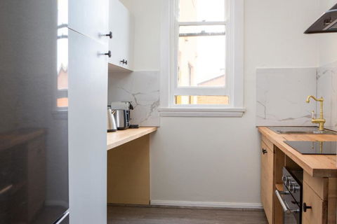 Central 2-Bed Apartment With Private Parking - Port Augusta Accommodation 2