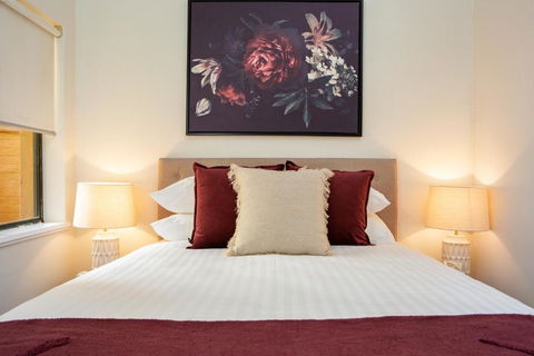 Central 2-Bed Apartment With Private Parking - Port Augusta Accommodation 4