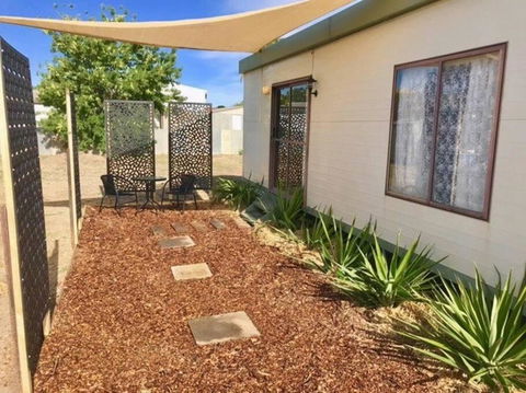 Cute Private Studio Flat With AIRCON! - Port Augusta Accommodation 2