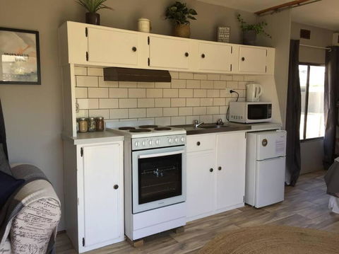 Cute Private Studio Flat With AIRCON! - Port Augusta Accommodation 0