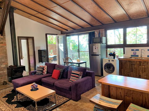 305 Montville - The Artist's Cottage - Port Augusta Accommodation 0