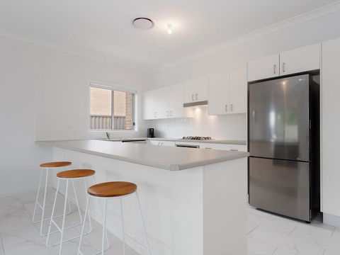 5B BENT STREET - LARGE HOUSE WITH DUCTED AIR CON, WIFI & FOXTEL - Port Augusta Accommodation 2