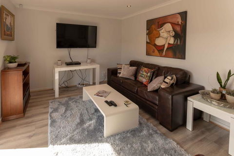 64 Marina Way, Mannum - Port Augusta Accommodation 2