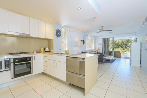 A Deluxe Swim Up - Drift Apartments South - Port Augusta Accommodation 2