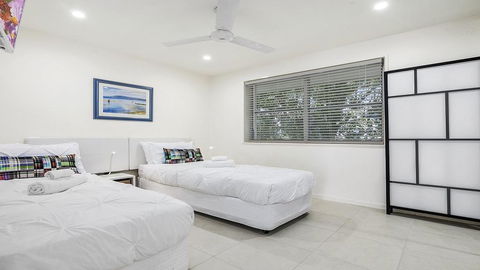 A Stylish Apartment With Noosa Views! - Unit 6 Yaringa 29 Noosa Drive - Port Augusta Accommodation 2