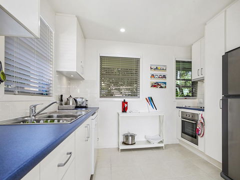 A Stylish Apartment With Noosa Views! - Unit 6 Yaringa 29 Noosa Drive - Port Augusta Accommodation 3