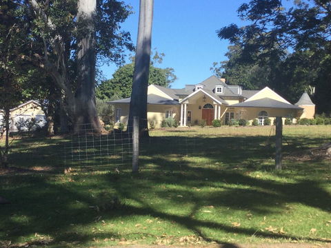 A Very French House - Port Augusta Accommodation 0