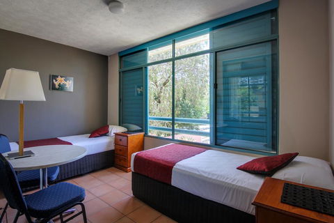 AAA Airport Albion Manor Apartments And Motel - Port Augusta Accommodation 1