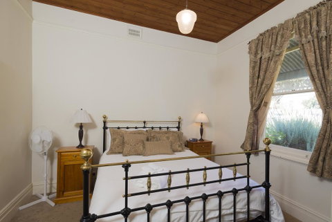 Abaleen House - Port Augusta Accommodation 1