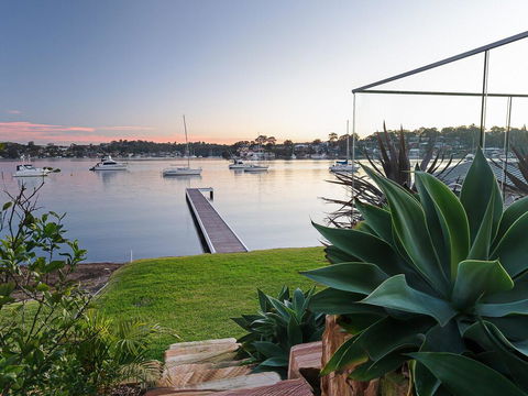 Absolute Waterfront Lakehouse Fishing Point Waterfront Pool Jetty - Port Augusta Accommodation 2