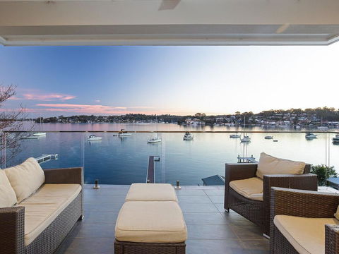 Absolute Waterfront Lakehouse Fishing Point Waterfront Pool Jetty - Port Augusta Accommodation 1