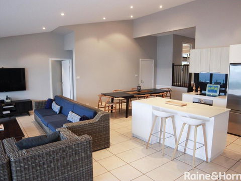 Absolutely Avoca - 114a Avoca Drive, Avoca Beach - Port Augusta Accommodation 3