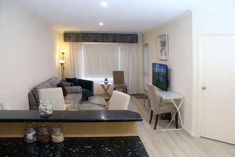 ADELAIDE CBD APARTMENT - 3BR, 2BATH & CARPARK - Port Augusta Accommodation 0