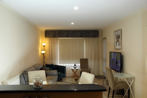 ADELAIDE CBD APARTMENT - 3BR, 2BATH & CARPARK - Port Augusta Accommodation 2