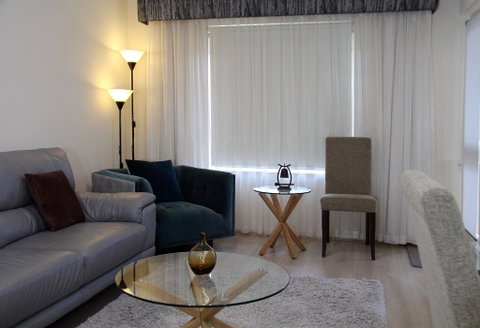 ADELAIDE CBD APARTMENT - 3BR, 2BATH & CARPARK - Port Augusta Accommodation 3