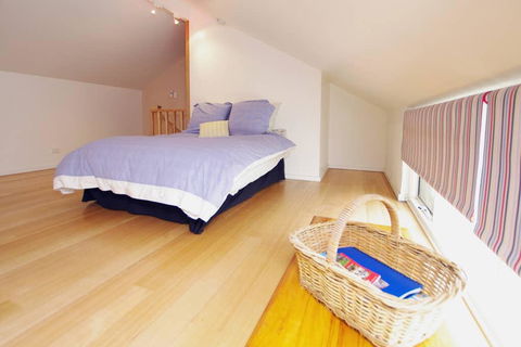 Adelaide Close CBD Large Private Studio Apartment In St Peters - Port Augusta Accommodation 2