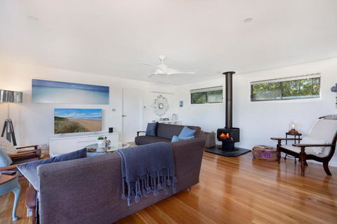 EAST52A - Lake Views - Port Augusta Accommodation 1