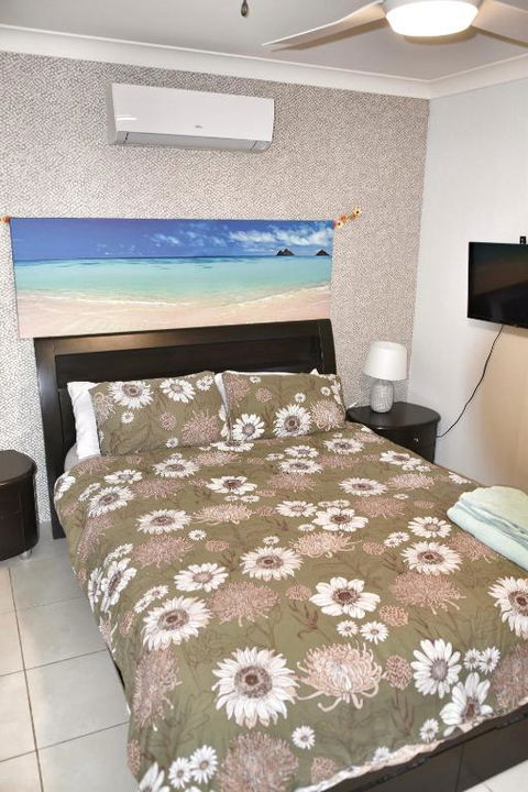 Entire Family Home With Private Pool - Port Augusta Accommodation 4