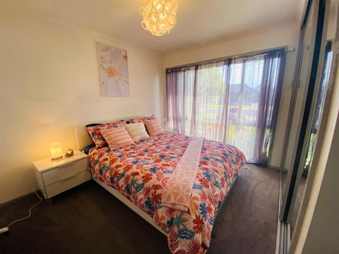 ENTIRE HOME IN WERRIBEE,BEST POSSIBLE LOCATION YOU CAN FIND - Port Augusta Accommodation 4