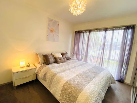 ENTIRE HOME IN WERRIBEE,BEST POSSIBLE LOCATION YOU CAN FIND - Port Augusta Accommodation 3