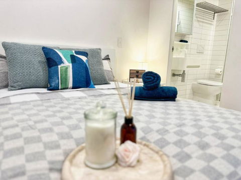 ES2410-2Bed 2Bath Vision Apt With Balcony, Pool & Gym - Port Augusta Accommodation 0