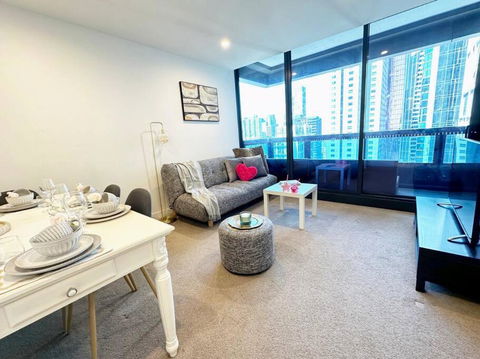 ES2410-2Bed 2Bath Vision Apt With Balcony, Pool & Gym - Port Augusta Accommodation 4