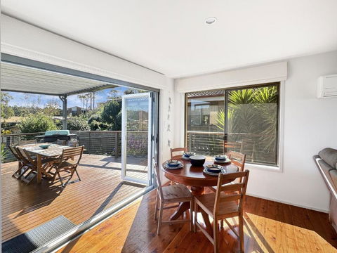 Fab 3-Bed Stay With Great Outdoors & Water Views - Port Augusta Accommodation 4