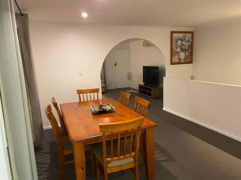 FAMILY 3-bedroom Everton Hills Apartment - Port Augusta Accommodation 0