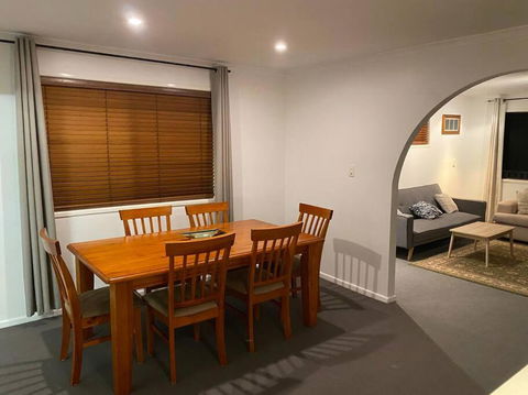 FAMILY 3-bedroom Everton Hills Apartment - Port Augusta Accommodation 1