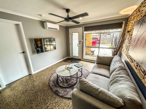 Geelong West Unit - Port Augusta Accommodation 1