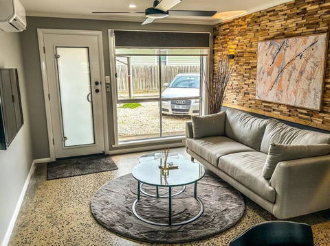 Geelong West Unit - Port Augusta Accommodation 2