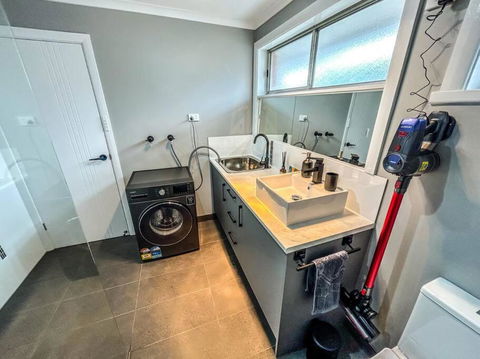 Geelong West Unit - Port Augusta Accommodation 3
