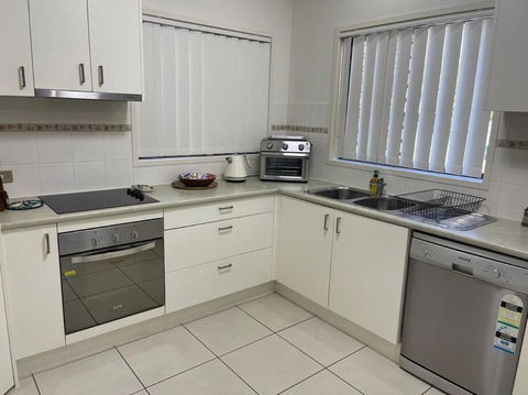 Georgina Townhouse - Port Augusta Accommodation 2