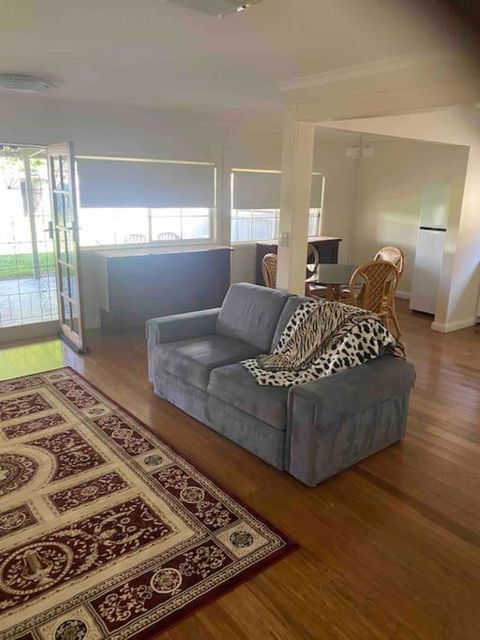 Golden Street Cottage - Port Augusta Accommodation 2