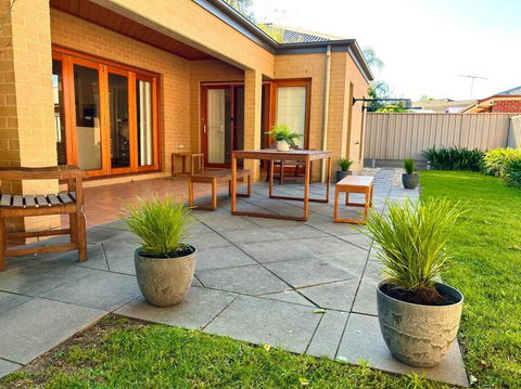 Grand Retreat In Peaceful Street - Port Augusta Accommodation 1