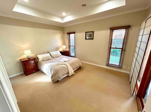 Grand Retreat In Peaceful Street - Port Augusta Accommodation 3