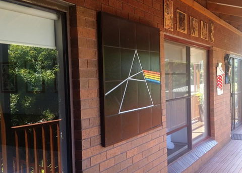 High On Penguin - Port Augusta Accommodation 2