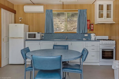 Hobart Bush Cabins - Port Augusta Accommodation 3